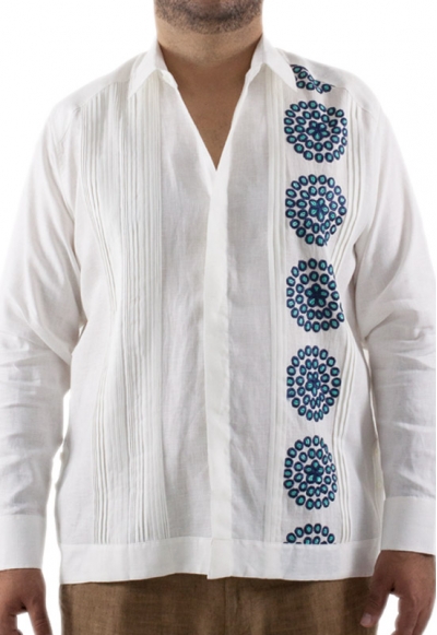 Guayabera de Hombre con Bordado en Azul GUAYABERAS 